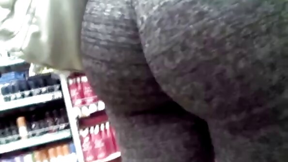 Crni frajer taksi seks nabija zgodnu Latinku koja ima veličanstveno okruglo dupe